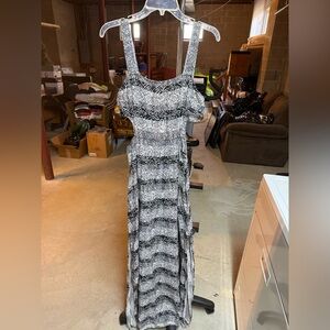 Chic White and Black Patterned Summer Maxi Dress